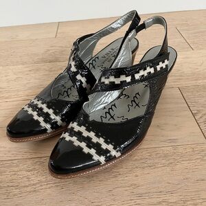 TOUR EN VILLE Sling Back Patent Leather Low Heels Pointy Artsy Avante Garde